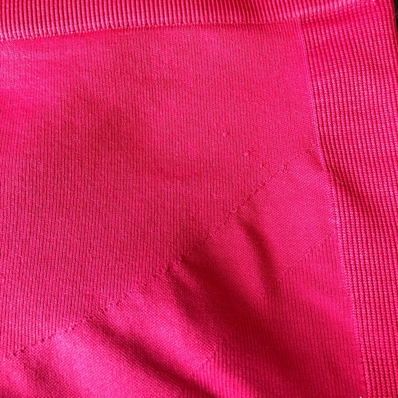 Lululemon Zone in Tight Seemless Cranberry size 6 - Picture 7 of 7